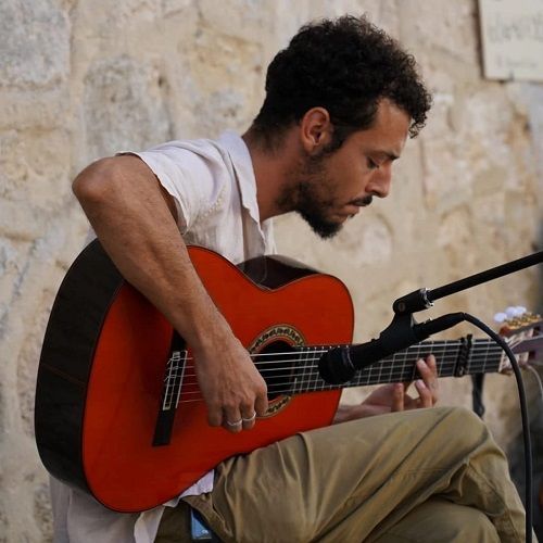 Antonio "el Jaro", guitarrista, profesor en la Escuela Carmen de las Cuevas