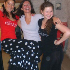 Alumnas en la cueva
