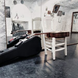 Guitarra en la cueva