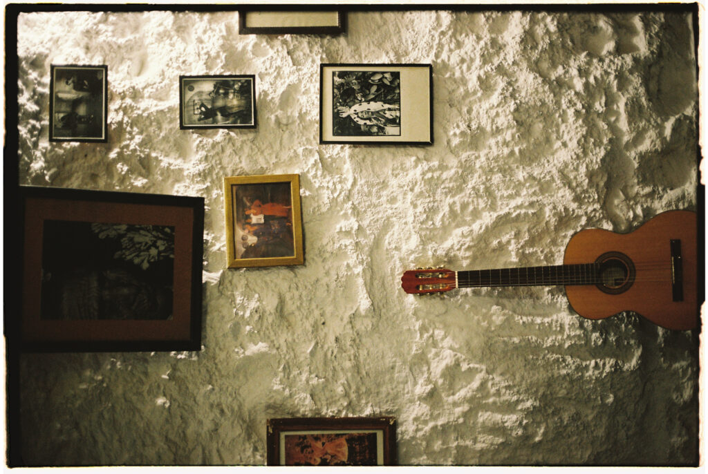 Guitarra en la cueva