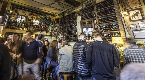 Tapeando en un bar